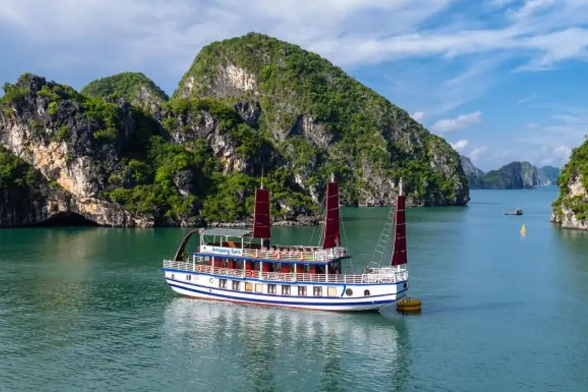 Amazing Sails - Luxury Halong Bay Day Trip from Hanoi